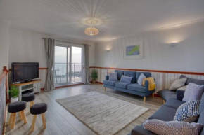 Large House with Panoramic Sea Views & Parking